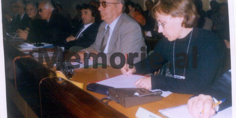 “Unë njeriu i Sigurimit që provoja ushqimin e Enverit e familjes së tij dhe dëshmova në gjyq ndaj Hazbiut e Feçorit, ku…”/ Dëshmia e rrallë e oficerit që tentoi vetvrasjen