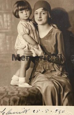 Shehriar Mehdi Frashëri, me të bijën, Mimikën. Foto e bërë në Selanik në vitin 1930 me rastin e vitit të ri