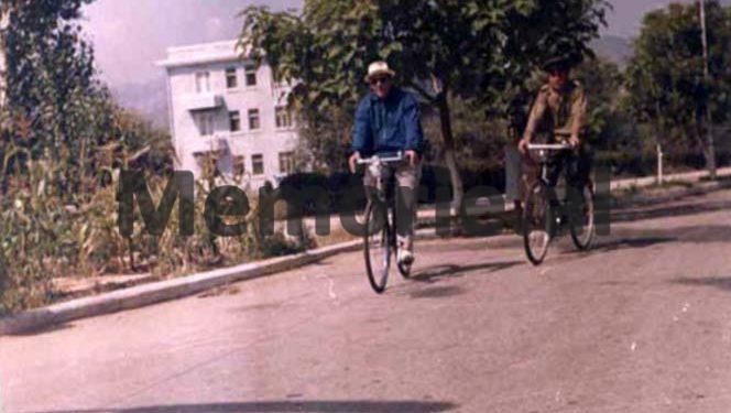 “Ju tregoj raportet që babai kishte me Enverin, Hysniun, Mehmetin, përse e eliminuan dhe kush e sulmoi…”/ Dëshmia e rrallë e djalit të ish-ministrit Beqir Balluku