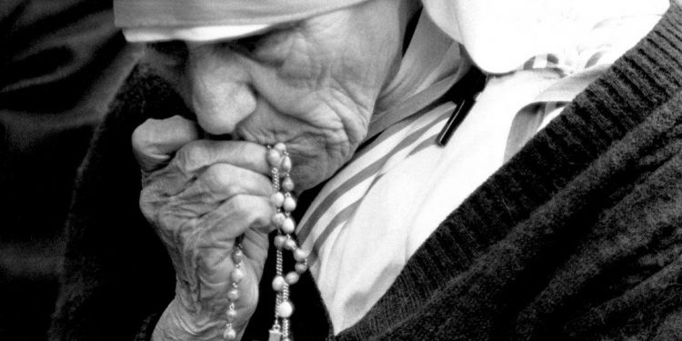 Një udhëtim virtual me Shenjtoren në kohë, nga një cep i botës në tjetrin