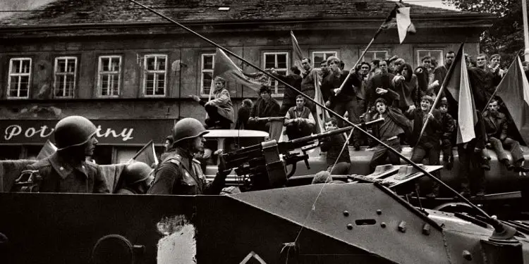 Ditari sekret i Enverit: “Sot revizionistët sovjetik, invaduan ushtarakisht Çekosllavaki dhe…”/ Ç’farë shkruante udhëheqësi komunist më 21 gusht 1968?
