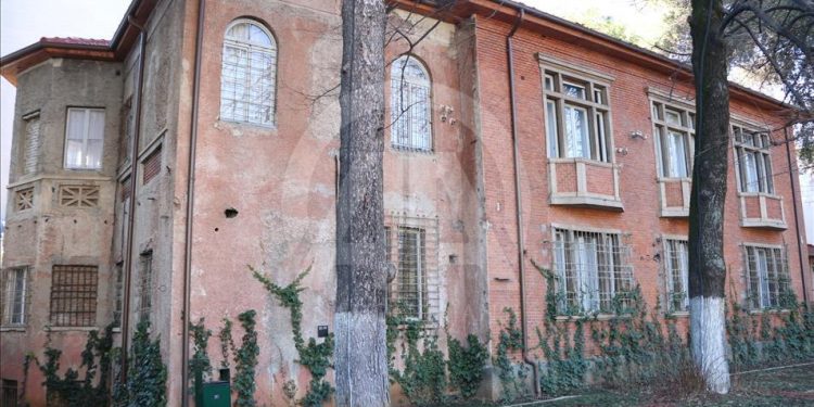 Përgjimet e ‘Shtëpisë me gjethe’ pas ngjarjeve të Çekisë: “Sekretari ambasadës rumune, George Miku, tha se qeveria shqiptare…”/ Raporti sekret i 27 gushtit 1968