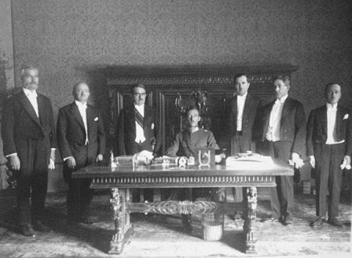 “Noli mëndje cekët e shpuri vendin buzë varrit, Zogu, fisnik e me karakter, fati e kish shënjuar për Shqipërinë…”/ Shkrimi i Konicës në ’26-ën te gazeta “Dielli”