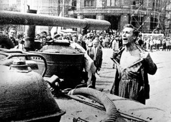 Ditari sekret i Enverit: “Sot revizionistët sovjetik, invaduan ushtarakisht Çekosllavaki dhe…”/ Ç’farë shkruante udhëheqësi komunist më 21 gusht 1968?