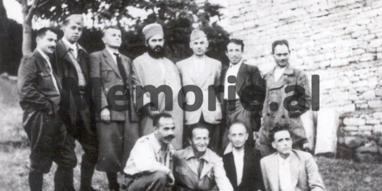 Dëshmia e vëllait të ‘Heroit të Popullit’: “Drejtori i Spitalit të Fierit, më thirri në zyrë dhe më tha se si mik i ngushtë i Sejfullait, po ta them se ai vdiq nga…”