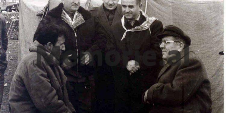 “Vdekjen nuk e kam frikë, se qentë si unë këtë përfundim meritojnë, por kur dëgjova sot ulërimat e fëmijëve të mi, që…”/ Letra e Petrit Dumes për Mehmetin