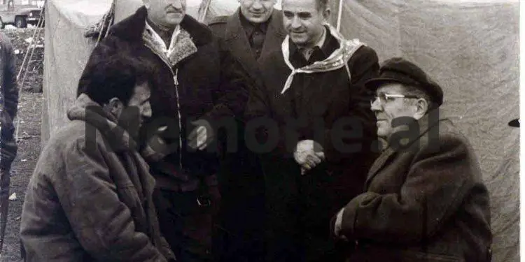 “Vdekjen nuk e kam frikë, se qentë si unë këtë përfundim meritojnë, por kur dëgjova sot ulërimat e fëmijëve të mi, që…”/ Letra e Petrit Dumes për Mehmetin