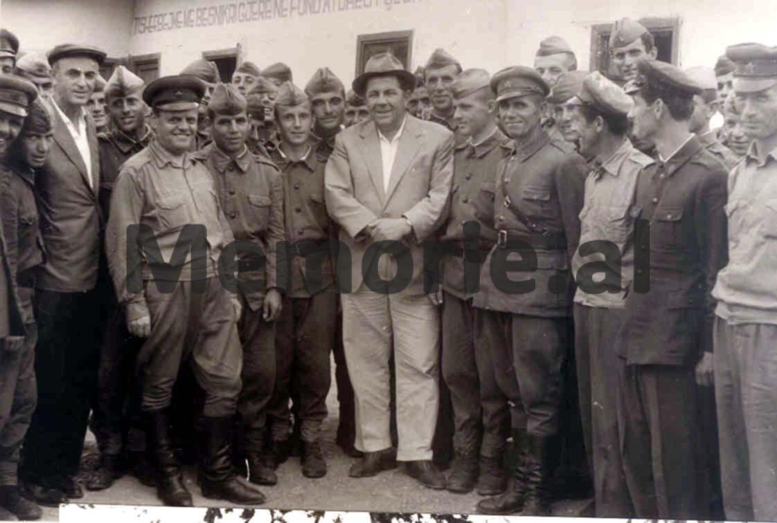 Ajoyib eshakli xonimlar Mushakli qizlar bilan porno tomosha qiling