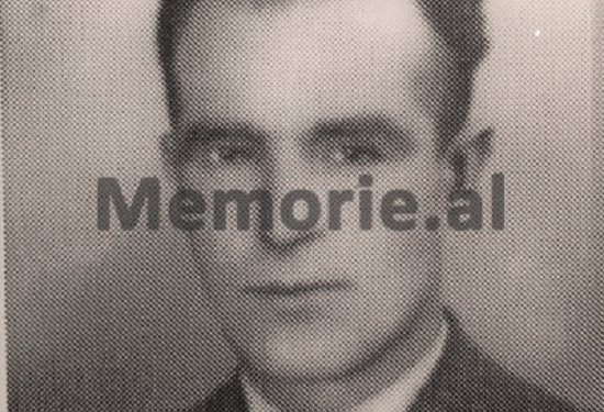 “Gjyshi i dha arkën me flori Ismail Qemalit që e emëroi ministër të Luftës, kurse babai u burgos dhe shiste nallane në Shkodër…”/ Historia tragjike e  Derrallave