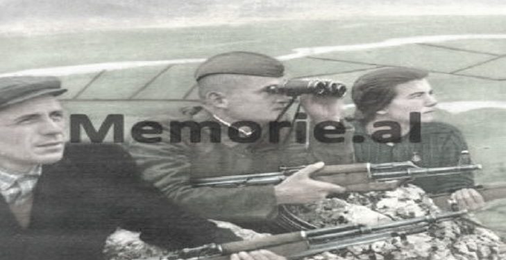 “Kufitarë e popull, gjithnjë pranë njëri tjetrit” (foto nga periudha e komunizmit)