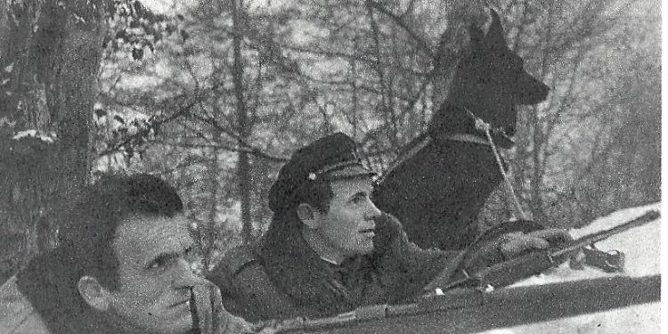 “Kufitarë e popull, gjithnjë pranë njëri tjetrit” (foto nga periudha e komunizmit)