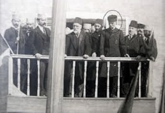 “Gjyshi i dha arkën me flori Ismail Qemalit që e emëroi ministër të Luftës, kurse babai u burgos dhe shiste nallane në Shkodër…”/ Historia tragjike e  Derrallave