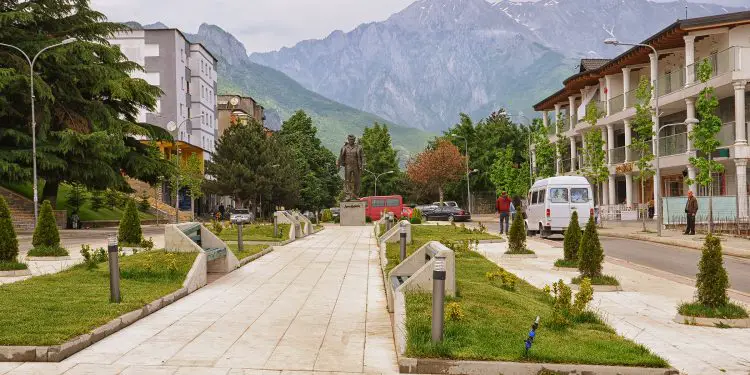 “Në ’63-in kalova kufirin ilegalisht dhe kur më pyeti majori në Degën e Brendshme në ‘Bajram Curri’, i thashë…”/ Historia e dhimbshme e ish-deputetit e diplomatit