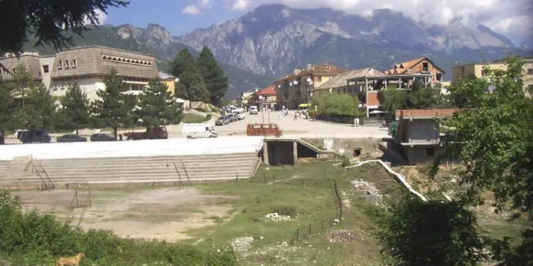 “Në ’63-in kalova kufirin ilegalisht dhe kur më pyeti majori në Degën e Brendshme në ‘Bajram Curri’, i thashë…”/ Historia e dhimbshme e ish-deputetit e diplomatit
