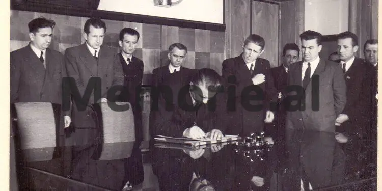 “Si tentuan të më helmonin në burgun e Tiranës, si Tuk Jakovën, pas pyetjeve që i bëra ambasadorit sovjetik dhe Mehmet Shehut…”/ Dëshmitë e rralla të ish-burgosurit