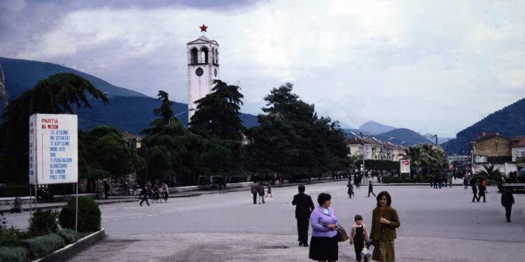 “Si më arrestoi para kolegëve të spitalit të Elbasanit, Kryetari i Degës dhe tre hetuesit që më torturuan barbarisht në qeli, ku …”/ Dëshmia e dhimbëshme e mjekut Jetullah Gashi