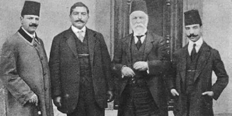 Fjala e Ismail Qemalit: “Durrsakët s’na kuptuan, na quajtën tradhtarë dhe prandaj e ngritëm flamurin këtu në Vlonë…”/ Takimi me parinë e Vlorës