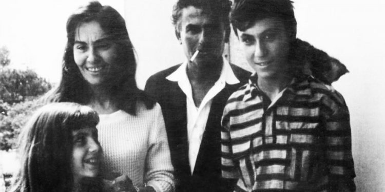 Letra e Ramiz Alisë: “Romani i Petro Markos të ndalohet dhe të bëhet karton e asnjë kopje të mos qarkullojë, pasi…”/ Si u “kryqëzua” shkrimtari rebel për figurën e Enverit