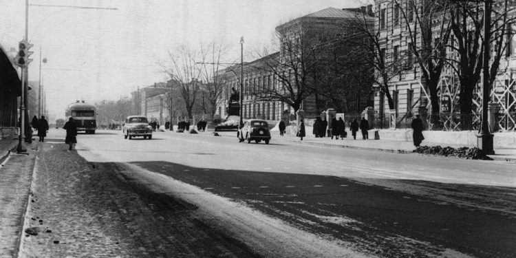 “Ambasada jonë përgjohet nga sovjetikët me anë aparaturash speciale prej 3 vitesh, që kur ajo hyri në ndërtesën e…”/ Ditari i panjohur i Enverit për ‘Mbledhjen e 81 partive’