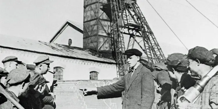 Historia e panjohur e ukrainasit, Alexey Stakhanov, minatorit nga Donbass, që frymëzoi edhe regjimin komunist në Shqipëri, për të shpikur ‘Heronjtë e Punës Socialiste’…!