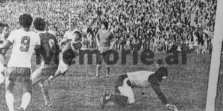 “Vokrri, Cana, Shala dhe Muriqi, u dalluan gjatë ndeshjes…”/ Shkrimet dhe fotot e panjohura të ‘Prishtinës’ në ligën e parë të Jugosllavisë, nga ‘Rilindja’ që s’ lejohej në Tiranë