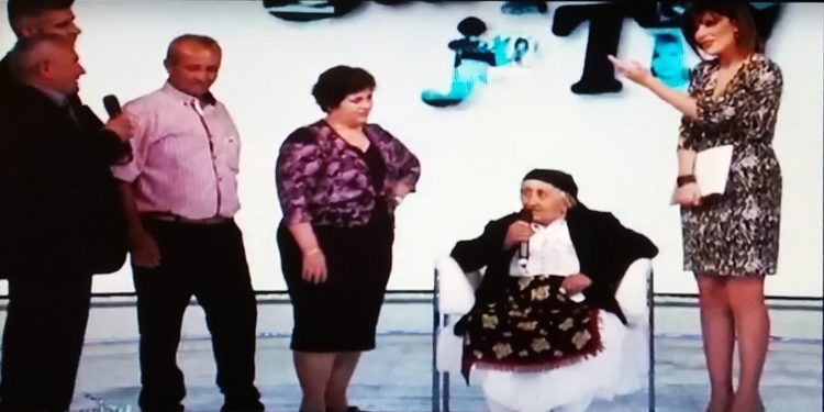 Historia e panjohur e ‘fillrojtësit Dedë’, familja e të cilit thirri aktorin Rikard Ljarja në dasmën e djalit…!