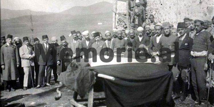 “I nderuari zotni Bajram Curri, s’duhet ta pranojmë në Durrës vaporin me armë për kryengritjen në Kosovë, pasi…”/ Letra e ish-kryeministrit, Sulejman Delvina në 1920-ën