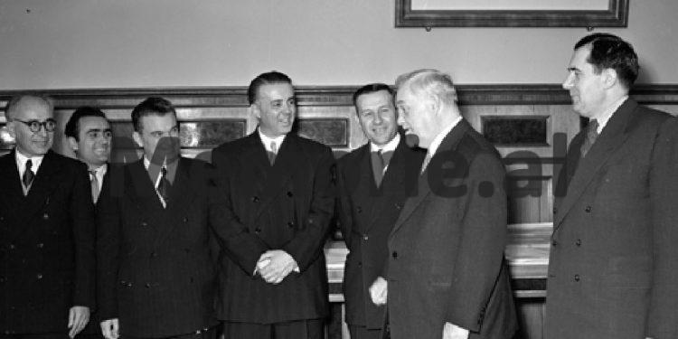 “Pasi vëzhgoi me dylbi nga maja e Sazanit, Zhukov i’u drejtua komandantit të Detit të Zi, admiralit Kudetcov, dhe i tha…”/ Dëshmia e kolonelit që e shoqëroi