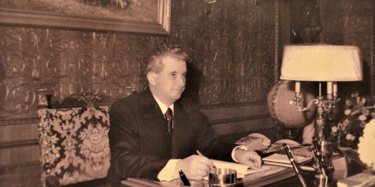 “Gratë e ambasadës sonë në Bukuresht, kishin zili njëra tjetrën, ndërsa shoferët silleshin si…”/ Rrëfimi i rrallë i gazetarit Rezar Xhaxhiu