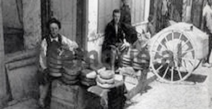 Unknown report: “In Tirana, water is brought by donkey, but everyone had their shoes polished, because”. “/ How did the Romanian journalist see the capital in 1933?