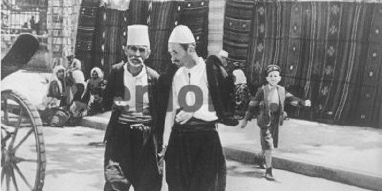Unknown report: “In Tirana, water is brought by donkey, but everyone had their shoes polished, because”. “/ How did the Romanian journalist see the capital in 1933?