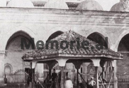 Unknown report: “In Tirana, water is brought by donkey, but everyone had their shoes polished, because”. “/ How did the Romanian journalist see the capital in 1933?