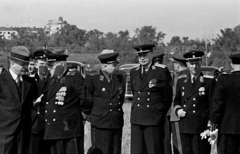 “Pasi vëzhgoi me dylbi nga maja e Sazanit, Zhukov i’u drejtua komandantit të Detit të Zi, admiralit Kudetcov, dhe i tha…”/ Dëshmia e kolonelit që e shoqëroi
