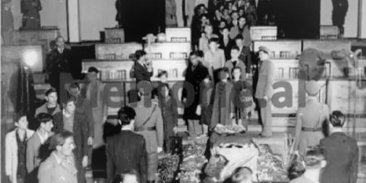 Fotot e panjohura / “Kur Enver Hoxha dhe udhëheqja e lartë komuniste, bënin homazhe dhe merrnin pjesë në ceremoninë mortore të Nako Spirut…”!