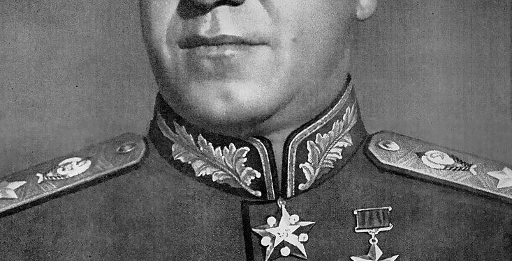 “Gjeneral-armate, Shtemenko, na priti në zyrë Petrit Dumen dhe mua, e na sugjeroi të stërviteshim për bombën atomike…”/ Dëshmia e kolonelit që e shoqëroi