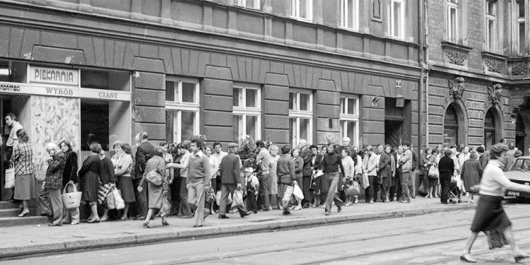 Nga periudha e komunizmit në kapitalizëm: Si ka ndryshuar dhurata me rastin e Krishtlindjeve në Poloni?!