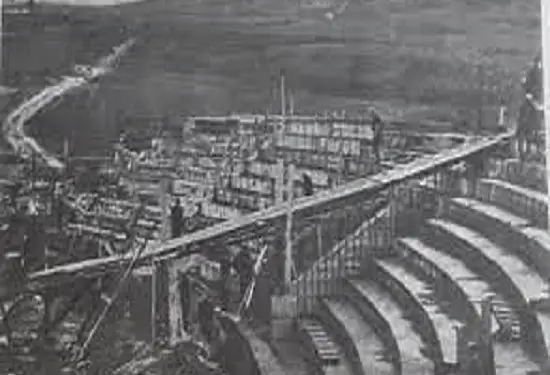 Fotot e panjohura / “Kur Ramiz Alia, Kadri Hazbiu, Aranit Çela dhe gjeneralët e Ministrisë së Brendëshme, inaguronin stadiumin “Dinamo” të kryeqytetit, ku…”