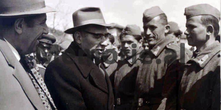 “Mehmeti u habit kur ja ktheva pas 40 vitesh programin politik dhe i tmerruar më tha…”/ Dëshmia e rrallë e besnikut të ish-kryeministrit Shehu