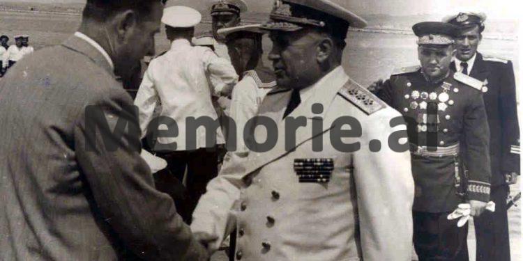 “Pasi vëzhgoi me dylbi nga maja e Sazanit, Zhukov i’u drejtua komandantit të Detit të Zi, admiralit Kudetcov, dhe i tha…”/ Dëshmia e kolonelit që e shoqëroi