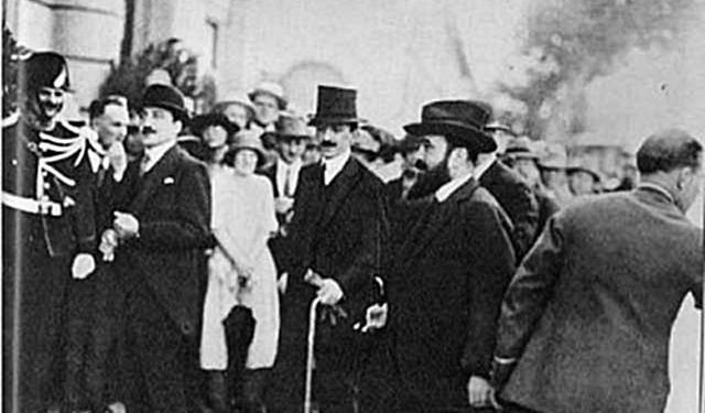 “Në Elbasan, rebelët e Haxhi Qamilit dogjën flamurin kombëtar, duke thirrur ‘ngordhi sorra’ dhe…”/ Kujtimet e panjohura të ish-sekretarit të Fan Nolit