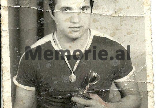 Fotot e panjohura: Nga Fush-Kruja, te stadiumet olimpike ku doli i dhjeti në botë, në tribunën e “Qemal Stafës” me Enver Hoxhën…”/ Imazhet e rralla të legjendës së sportit shqiptar