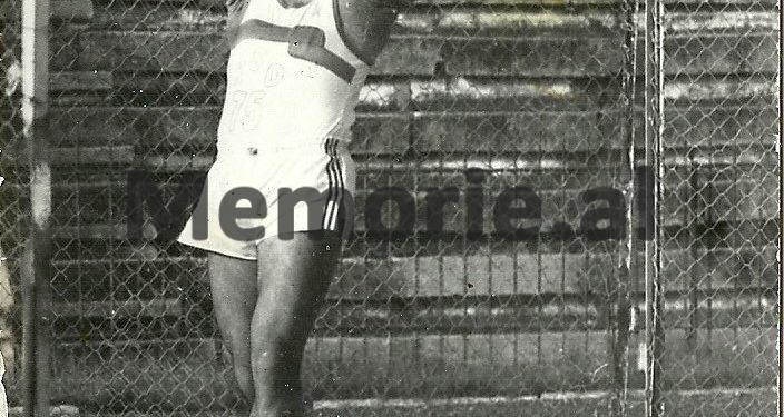 Fotot e panjohura: Nga Fush-Kruja, te stadiumet olimpike ku doli i dhjeti në botë, në tribunën e “Qemal Stafës” me Enver Hoxhën…”/ Imazhet e rralla të legjendës së sportit shqiptar