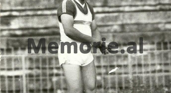 Fotot e panjohura: Nga Fush-Kruja, te stadiumet olimpike ku doli i dhjeti në botë, në tribunën e “Qemal Stafës” me Enver Hoxhën…”/ Imazhet e rralla të legjendës së sportit shqiptar