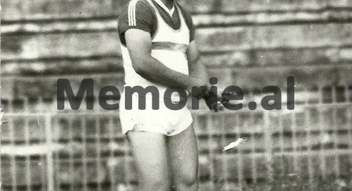 Fotot e panjohura: Nga Fush-Kruja, te stadiumet olimpike ku doli i dhjeti në botë, në tribunën e “Qemal Stafës” me Enver Hoxhën…”/ Imazhet e rralla të legjendës së sportit shqiptar