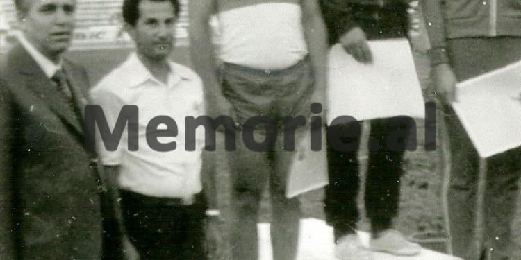 Fotot e panjohura: Nga Fush-Kruja, te stadiumet olimpike ku doli i dhjeti në botë, në tribunën e “Qemal Stafës” me Enver Hoxhën…”/ Imazhet e rralla të legjendës së sportit shqiptar