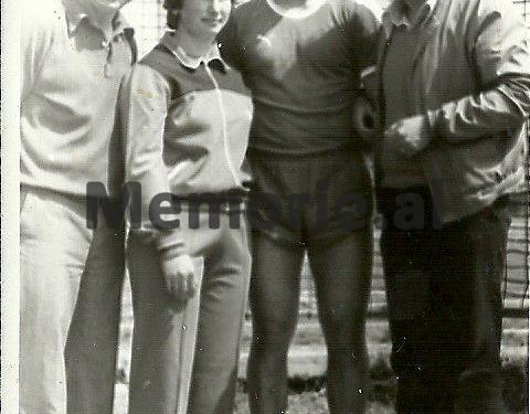 Fotot e panjohura: Nga Fush-Kruja, te stadiumet olimpike ku doli i dhjeti në botë, në tribunën e “Qemal Stafës” me Enver Hoxhën…”/ Imazhet e rralla të legjendës së sportit shqiptar