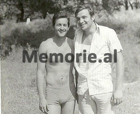 Fotot e panjohura: Nga Fush-Kruja, te stadiumet olimpike ku doli i dhjeti në botë, në tribunën e “Qemal Stafës” me Enver Hoxhën…”/ Imazhet e rralla të legjendës së sportit shqiptar