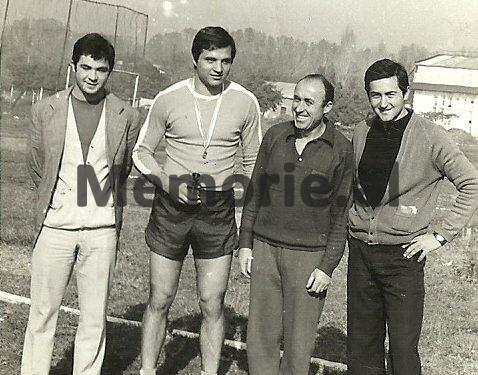 Fotot e panjohura: Nga Fush-Kruja, te stadiumet olimpike ku doli i dhjeti në botë, në tribunën e “Qemal Stafës” me Enver Hoxhën…”/ Imazhet e rralla të legjendës së sportit shqiptar