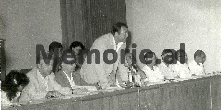 Fotot e panjohura: Nga Fush-Kruja, te stadiumet olimpike ku doli i dhjeti në botë, në tribunën e “Qemal Stafës” me Enver Hoxhën…”/ Imazhet e rralla të legjendës së sportit shqiptar