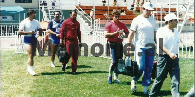 Fotot e panjohura: Nga Fush-Kruja, te stadiumet olimpike ku doli i dhjeti në botë, në tribunën e “Qemal Stafës” me Enver Hoxhën…”/ Imazhet e rralla të legjendës së sportit shqiptar